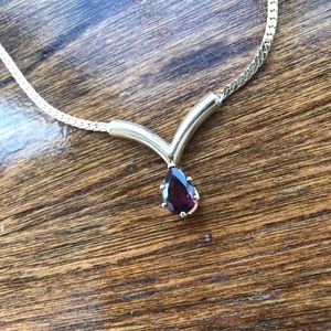 🎄🎉 Garnet necklace